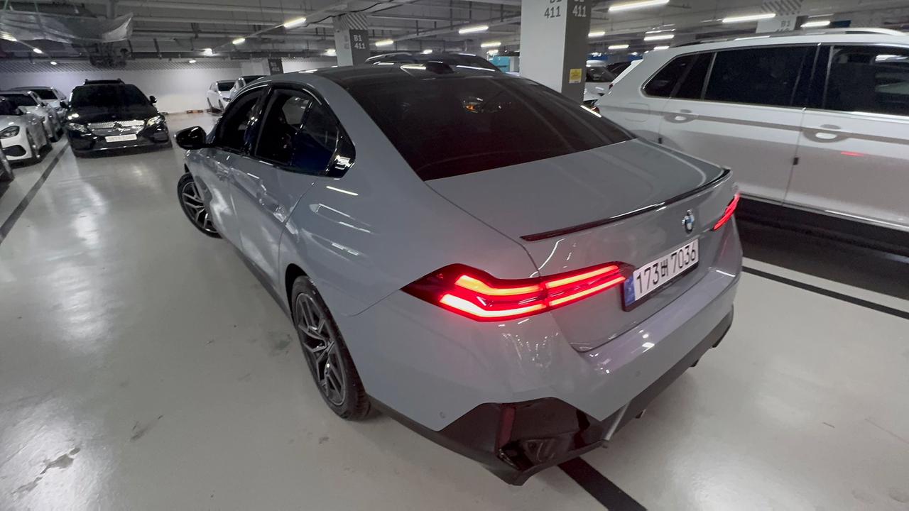  520i M KIT بلاك أديشن