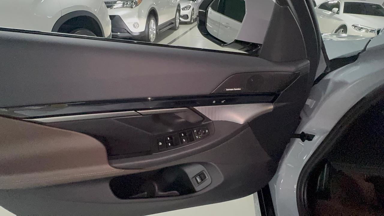  520i M KIT بلاك أديشن