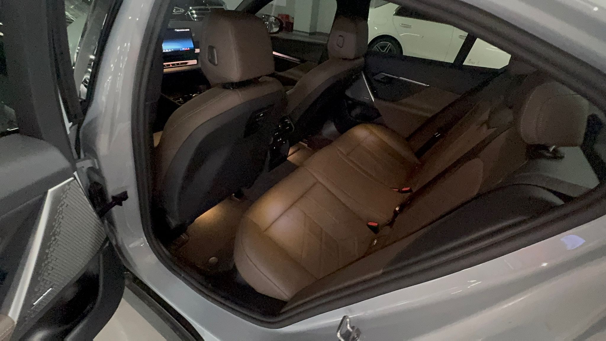 520i M KIT بلاك أديشن