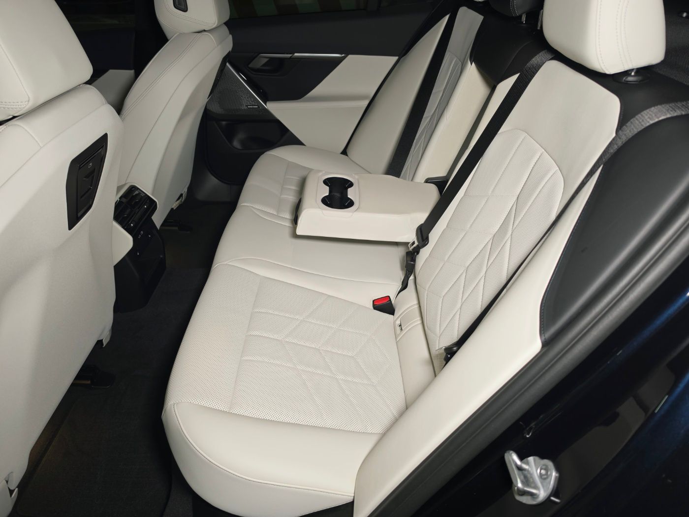 520i M KIT بلاك أديشن