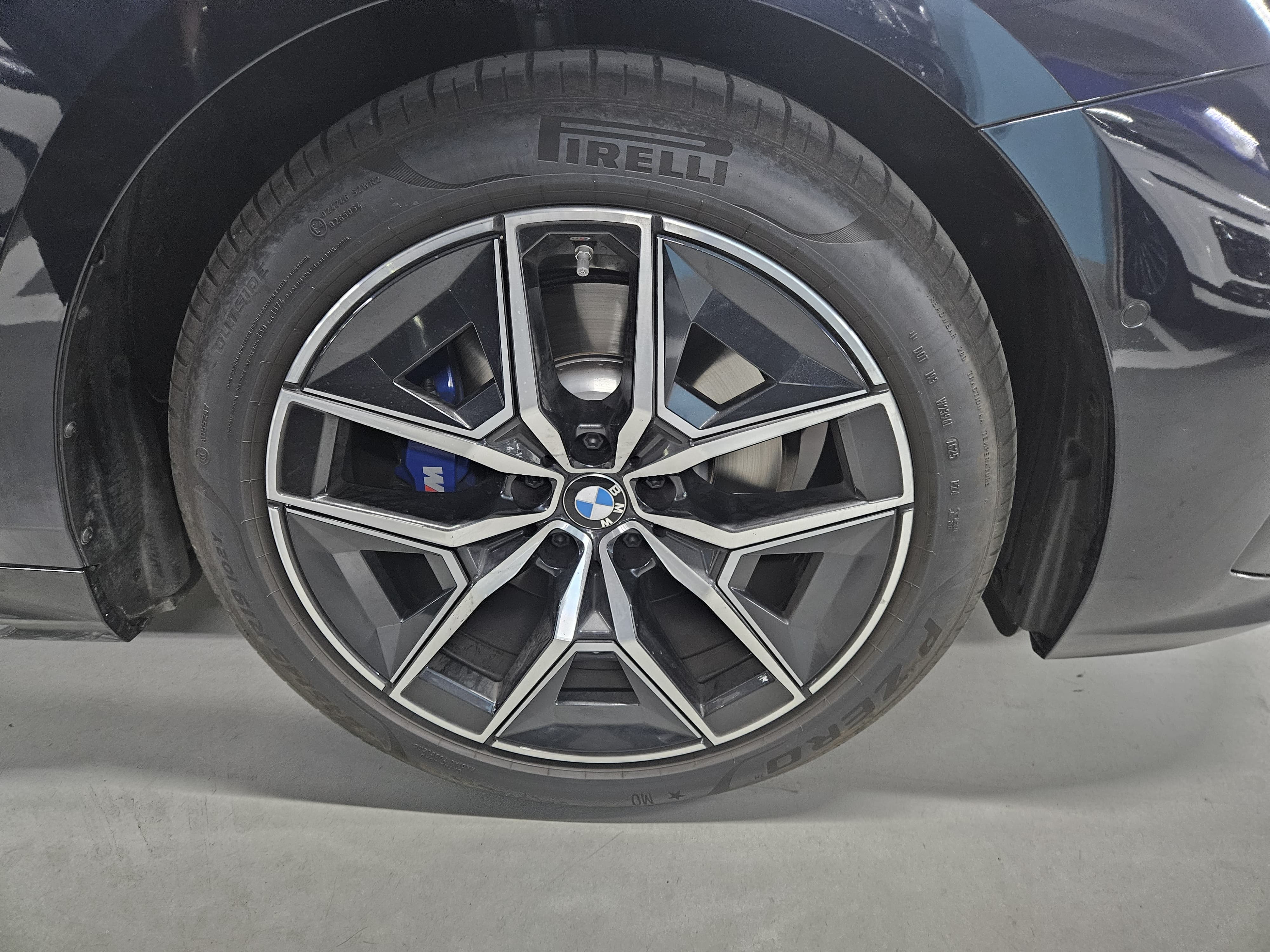 520i M KIT بلاك أديشن