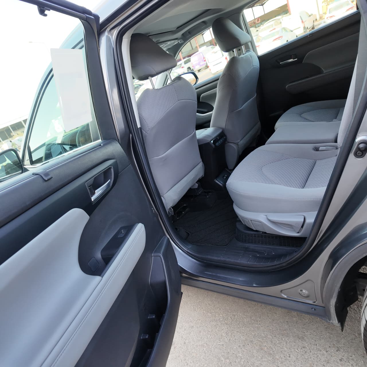 تويوتا هايلاندر (Toyota Highlander)، *