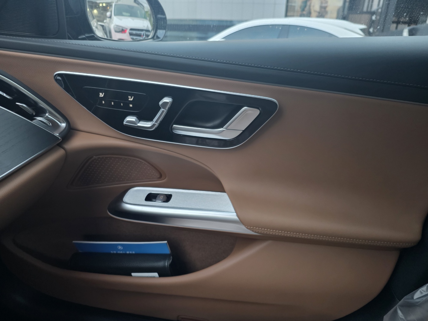 E200 Exclusive أصفااار