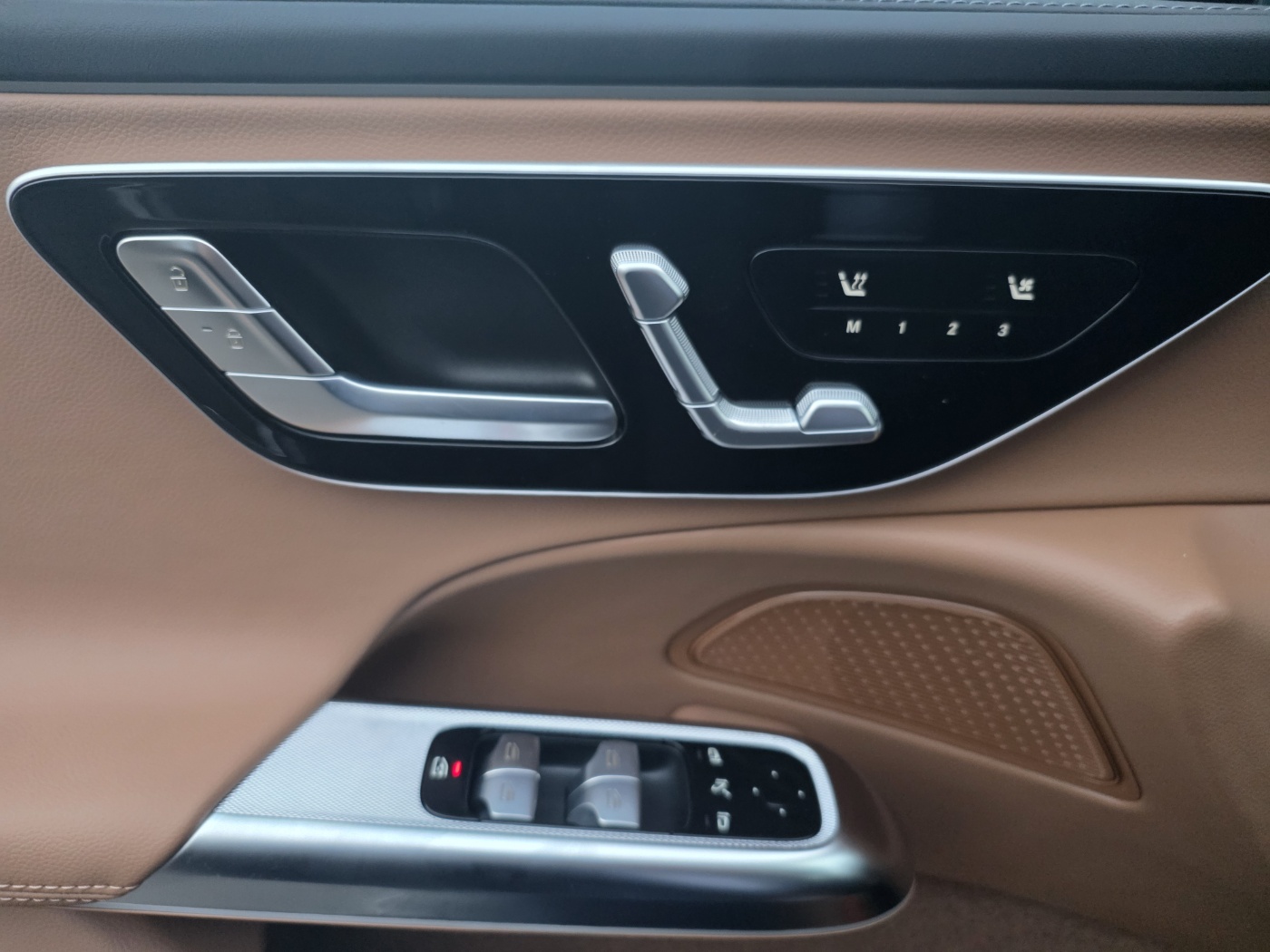 E200 Exclusive أصفااار